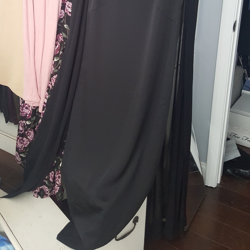 Black dress with cape - Picture 5 of 5
